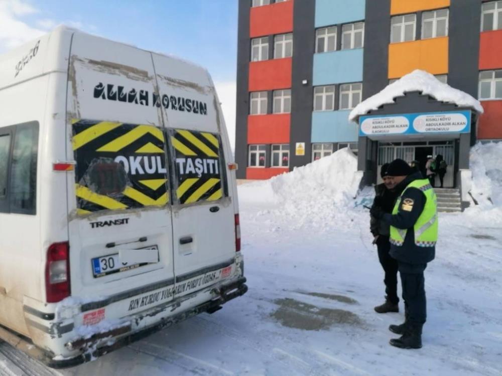 Hakkari’de okul servis araçları denetlendi