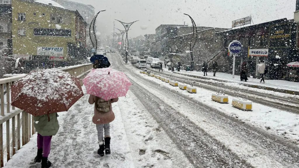 Hakkari’de okullar bir gün süreyle tatil edildi