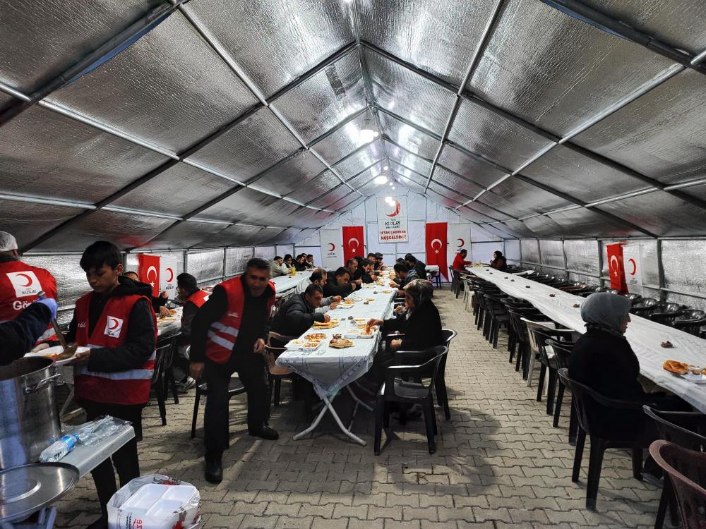 Hakkari’de iftar çadırı kuruldu