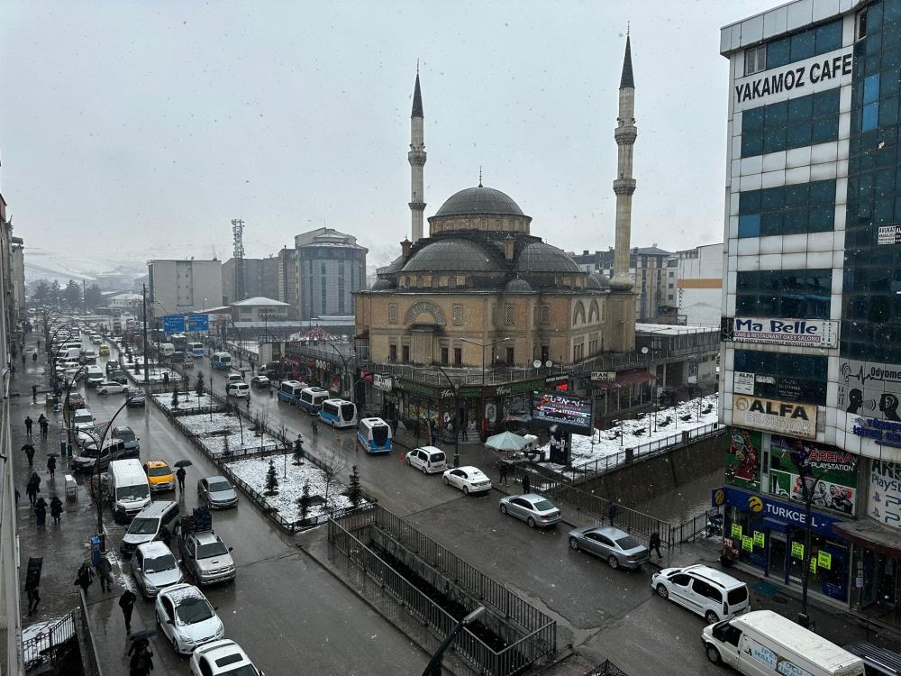 Yüksekova’da yoğun sis nedeniyle uçak seferleri iptal oldu