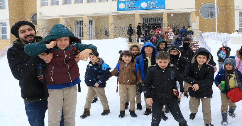 Hakkari ve ilçelerinde eğitime 1 gün ara verildi