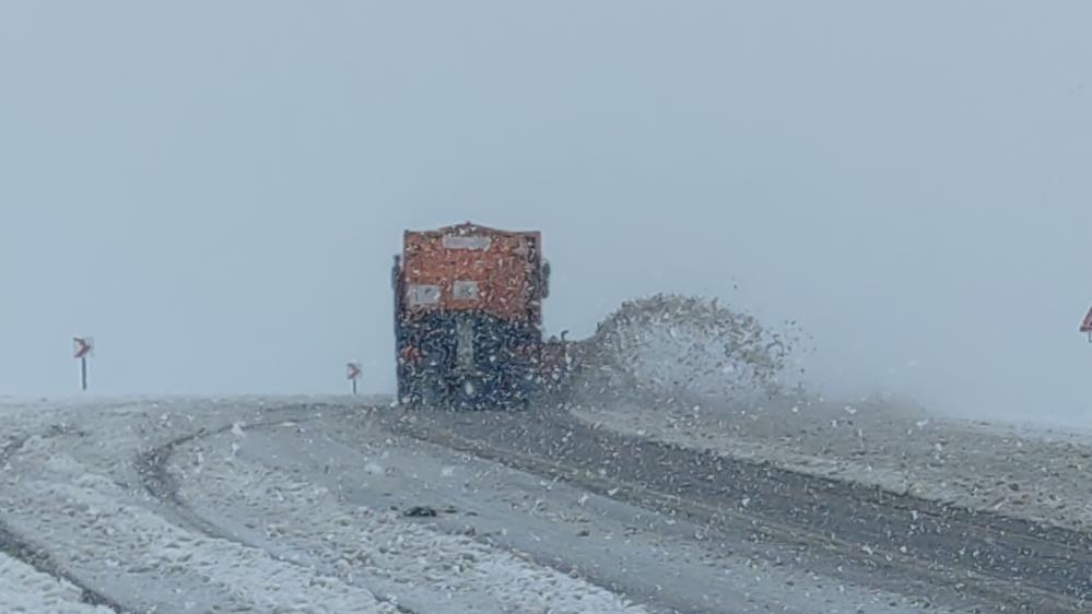 Van’da 11 yerleşim yerinin yolu ulaşıma kapandı