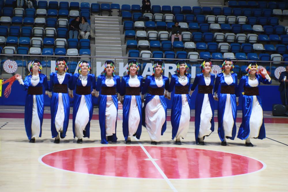 Hakkari’de “Kulüpler Arası Halk Oyunları Yarışması” yapıldı