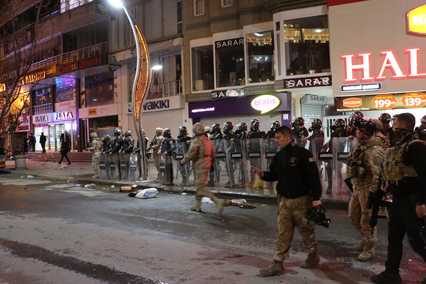 Van gerginliği, Hakkari’de protesto edildi