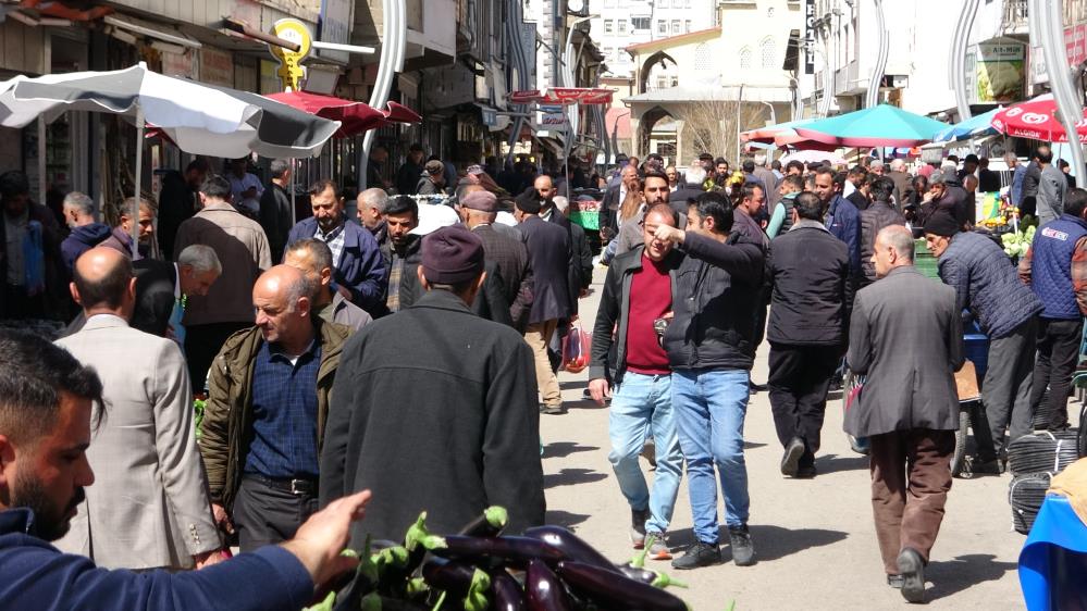 Normalleşen Van’da bayram alışverişi hareketliliği