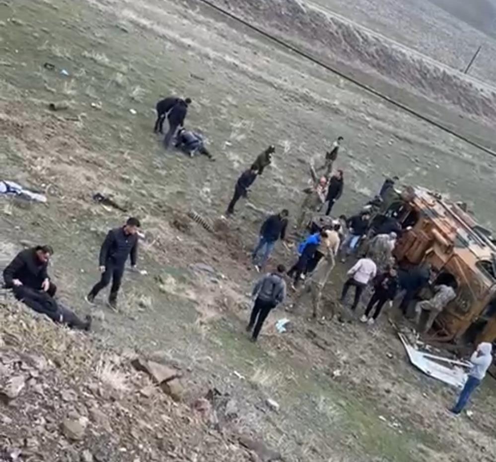 Van-Hakkari karayolunda askeri araç kaza yaptı: 6 yaralı