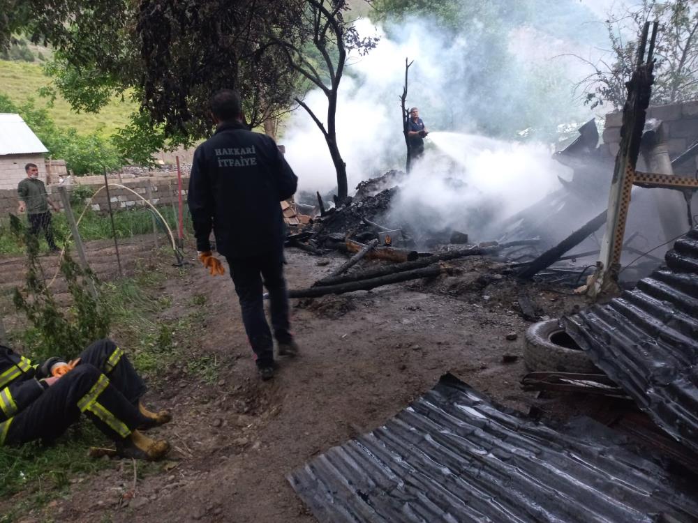 Hakkari’de korkutan yangına zamanında müdahale