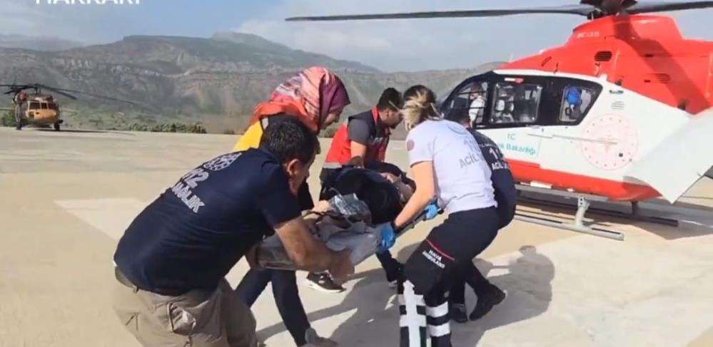 Ambulans helikopter hamile kadın için havalandı