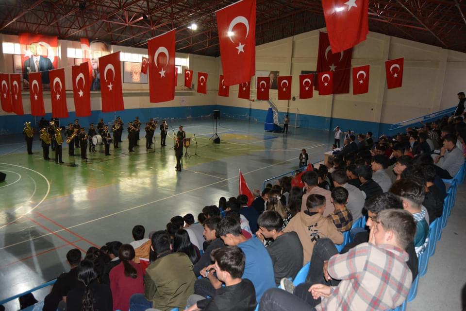 Şemdinli’de Askeri Bando konser verdi