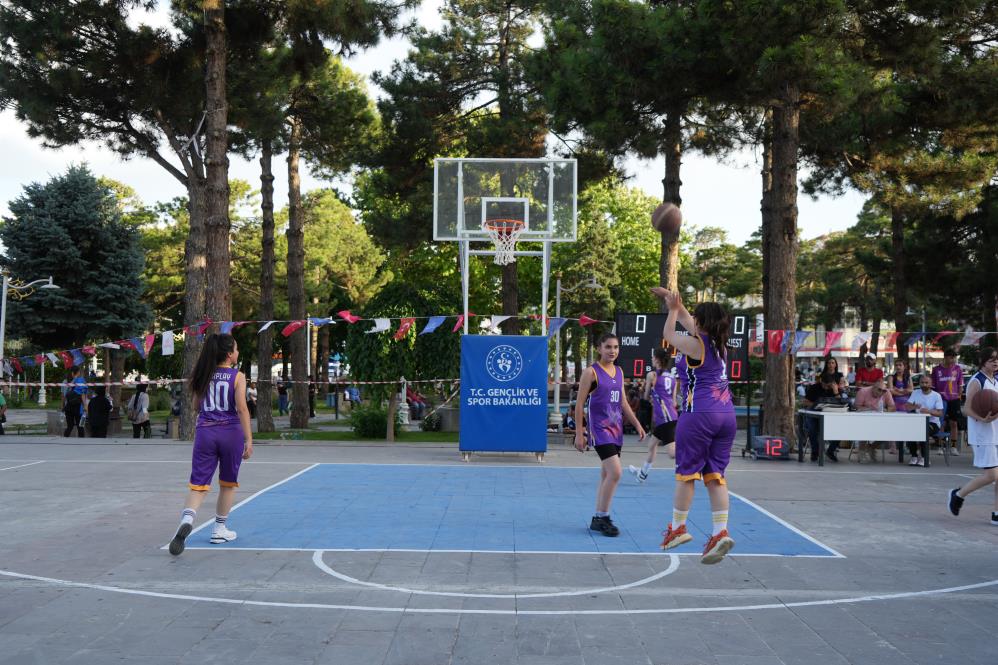 Erzincan’da “Sokaklar Bizim 3×3 Basketbol Gençlik Kupası” başladı