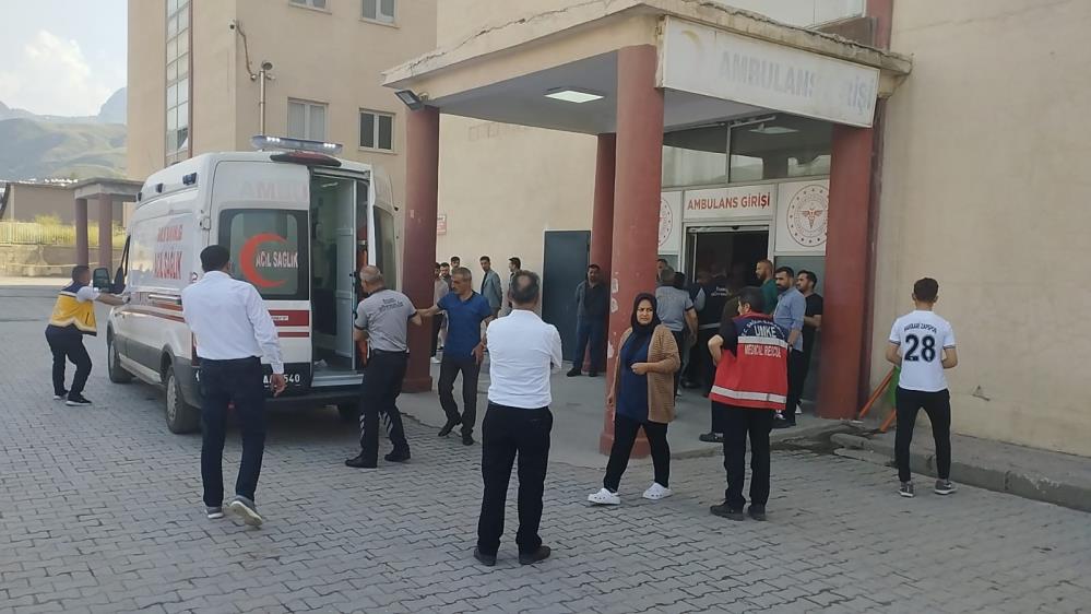 Hakkari’de dün kaza yapan polis memuru yaşam mücadelesini kaybetti