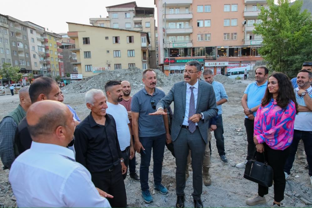 Vali Çelik; “Eski belediye alanında sosyal alan yapılacak”