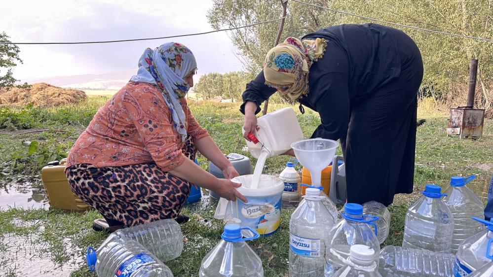 Yüksekova’da kışlık süt mesaisi