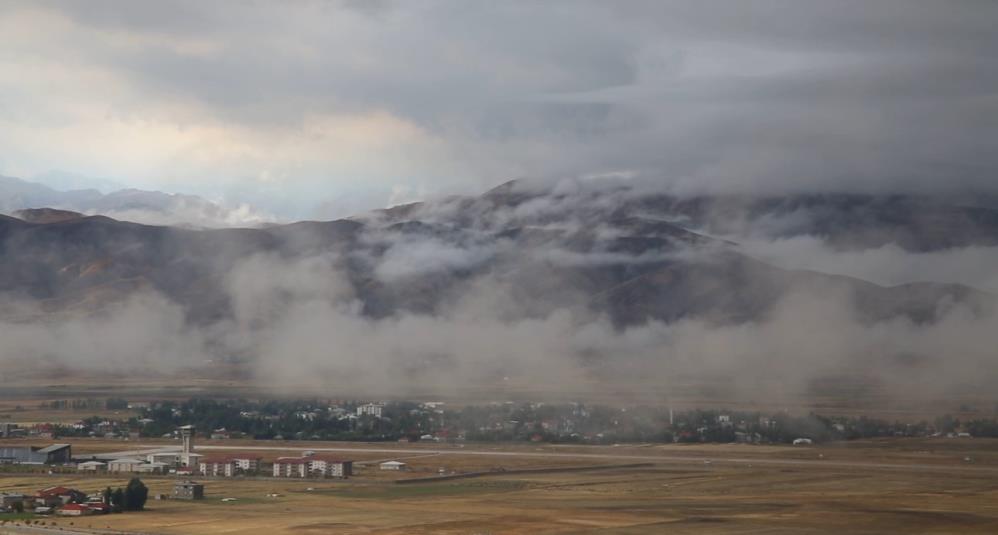 Yüksekova sis altında