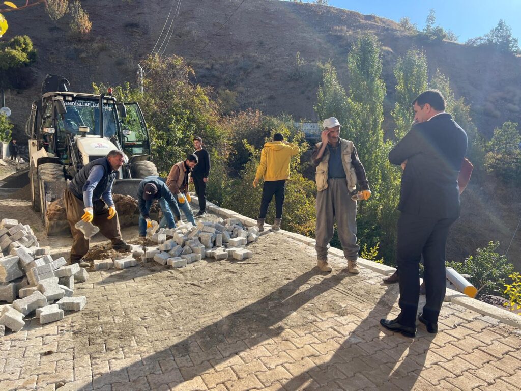 Başkan Şakar, yol yapım çalışmalarını denetledi