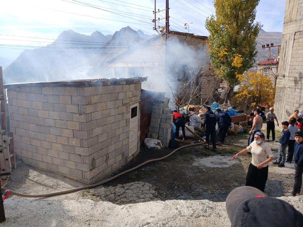 Hakkari’de tandır evi yangını