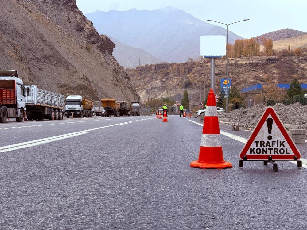 Hakkari’de radarla hız kontrol uygulaması yapıldı