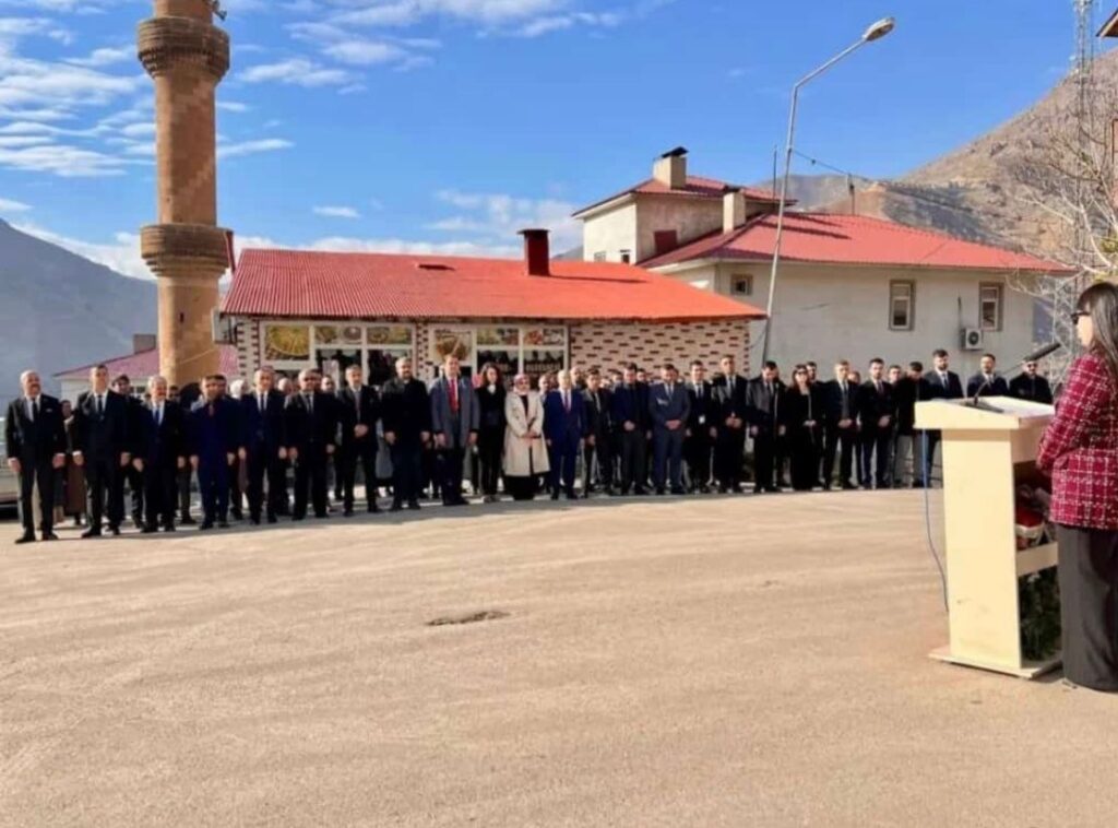 Şemdinli’de Öğretmenler Günü Kutlandı