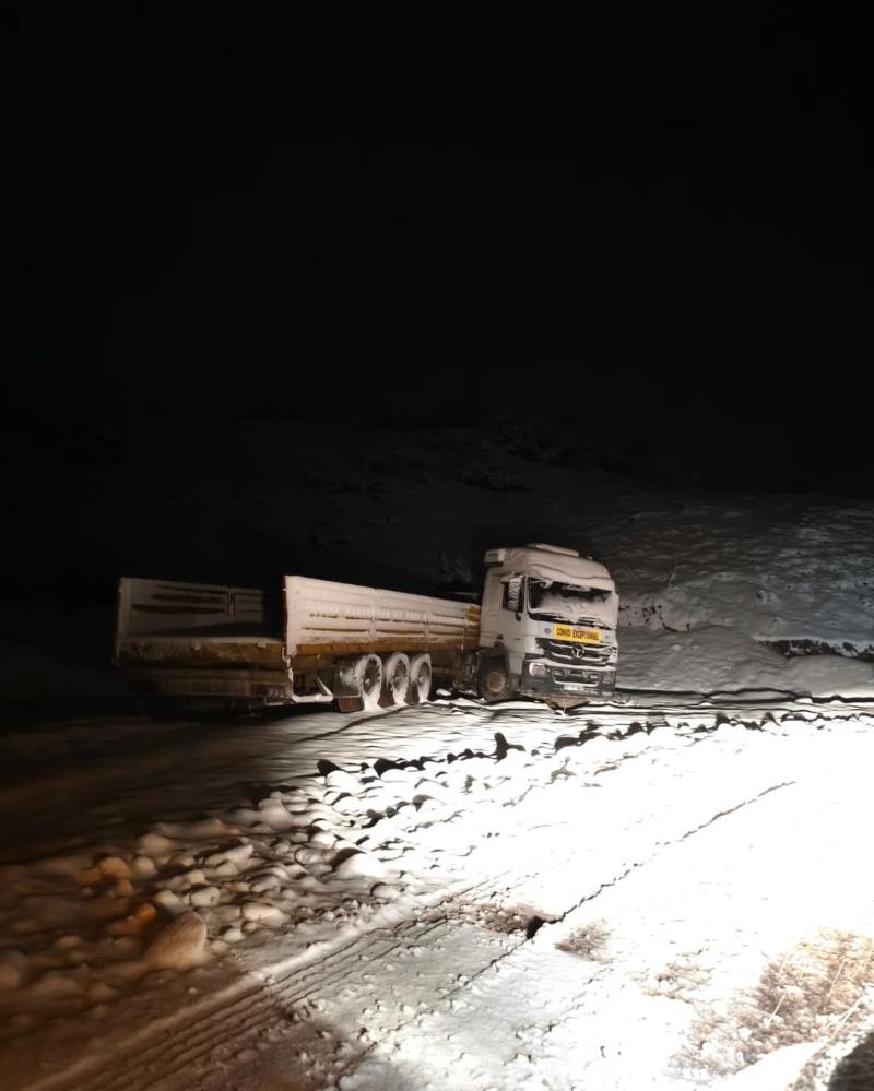 Kar yağışı nedeniyle Eruh-Şırnak yolu ulaşıma kapandı