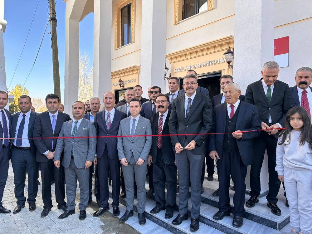 Yüksekova’da 1500 kişilik cami ibadete açıldı